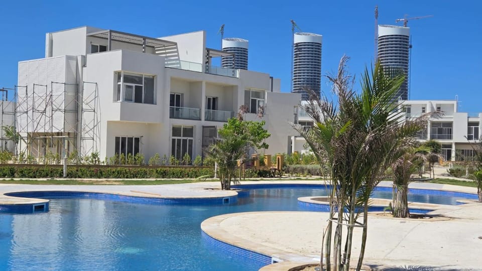 City view, Pool view, Swimming pool