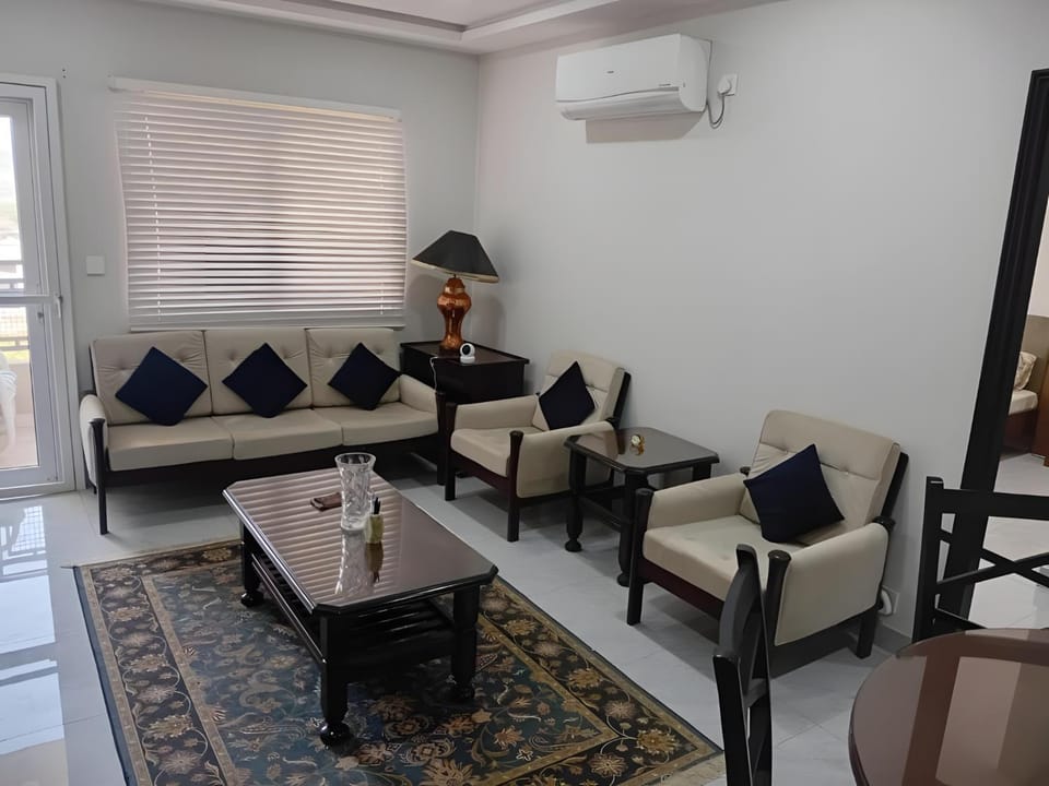 Living room, Seating area, Dining area, air conditioner