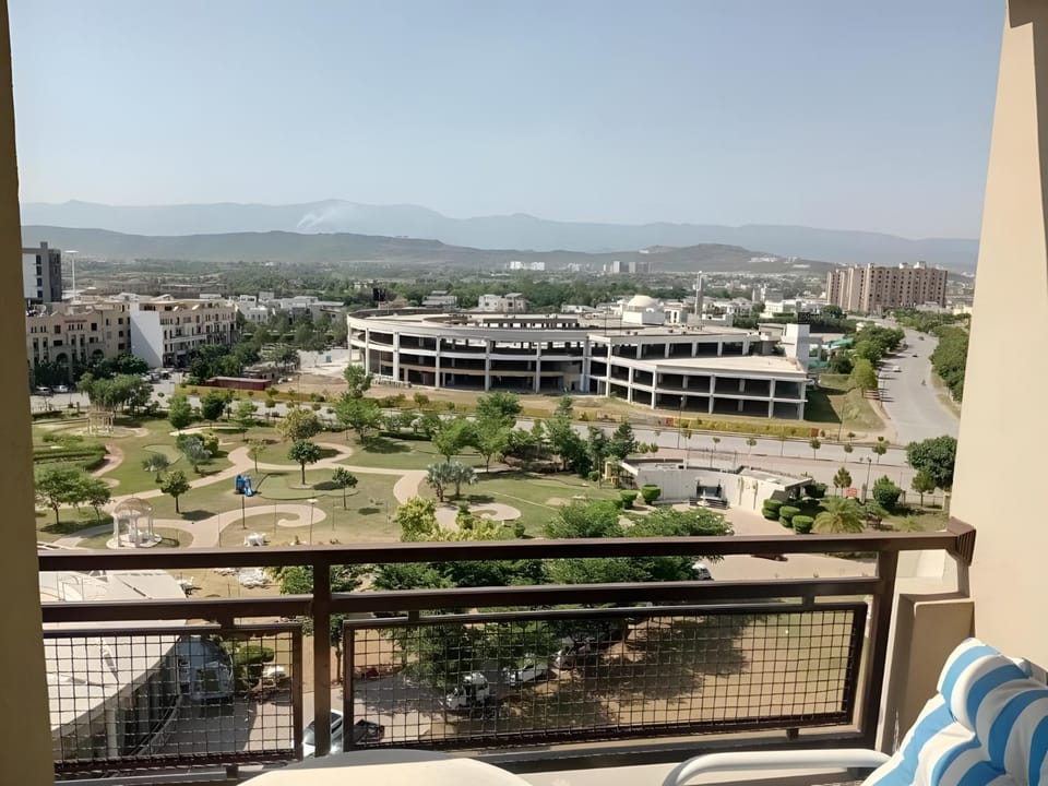Balcony/Terrace, City view, Mountain view