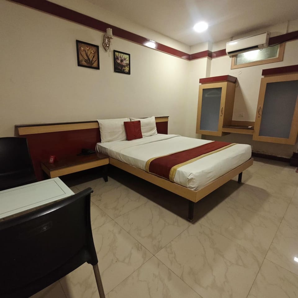 Bed, Photo of the whole room, Bedroom, air conditioner