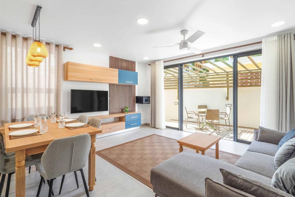 TV and multimedia, Living room, Dining area