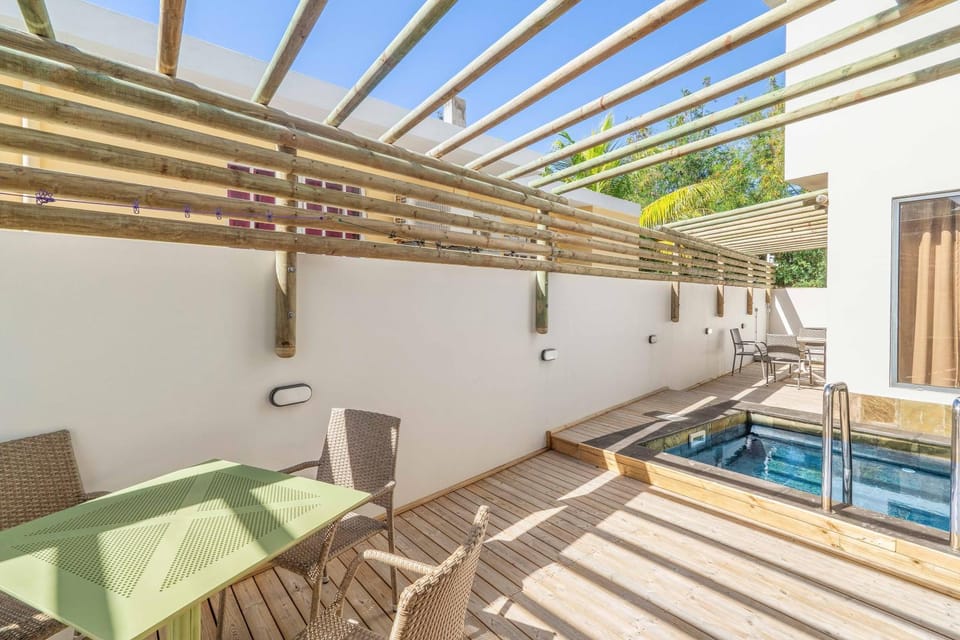 Patio, Balcony/Terrace, Pool view, Swimming pool