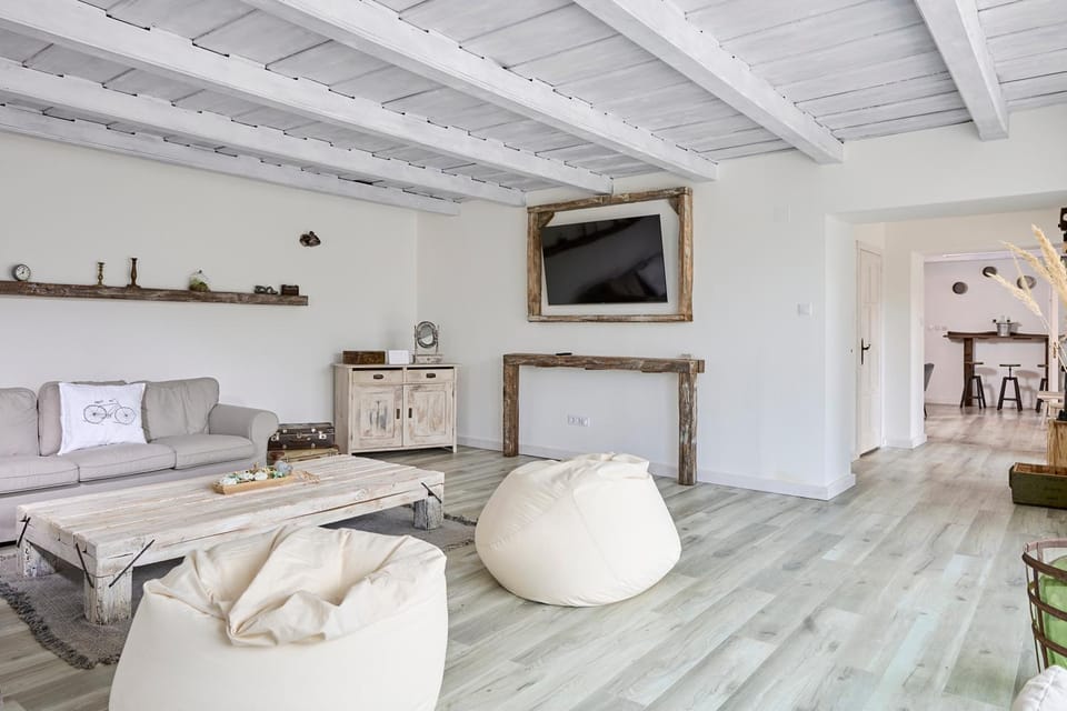 Communal lounge/ TV room, TV and multimedia, Living room