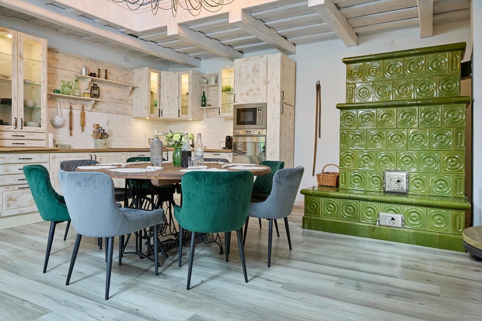 Kitchen or kitchenette, Dining area, stove