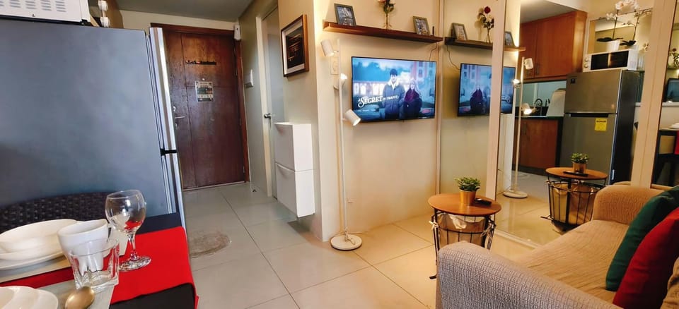 Homey Stays with fast WiFi near MOA by One Guest Place Apartment in Pasay