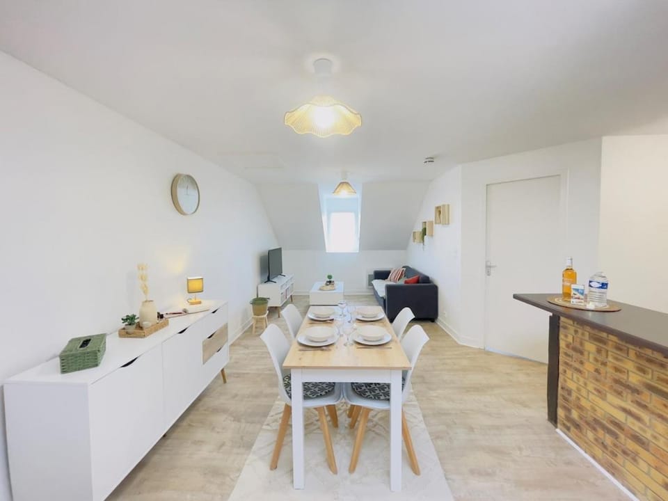 Cozy Terracotta - SNCF Station - Private Parking Apartment in Le Mans