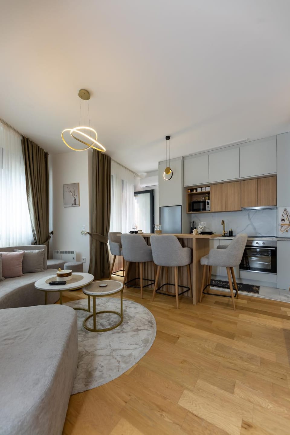 Kitchen or kitchenette, Living room, Seating area, Dining area, oven
