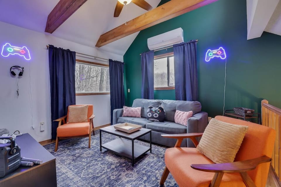 Activities, Game Room, TV and multimedia, Seating area, air conditioner