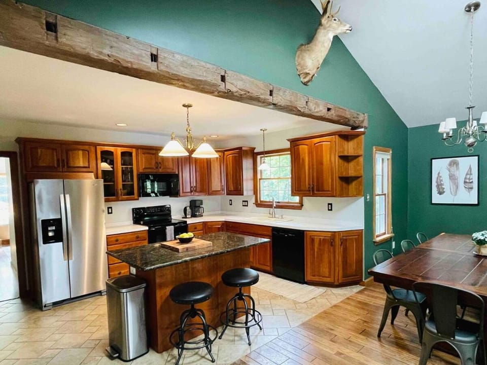 Kitchen or kitchenette, Dining area, dishwasher, oven, stove