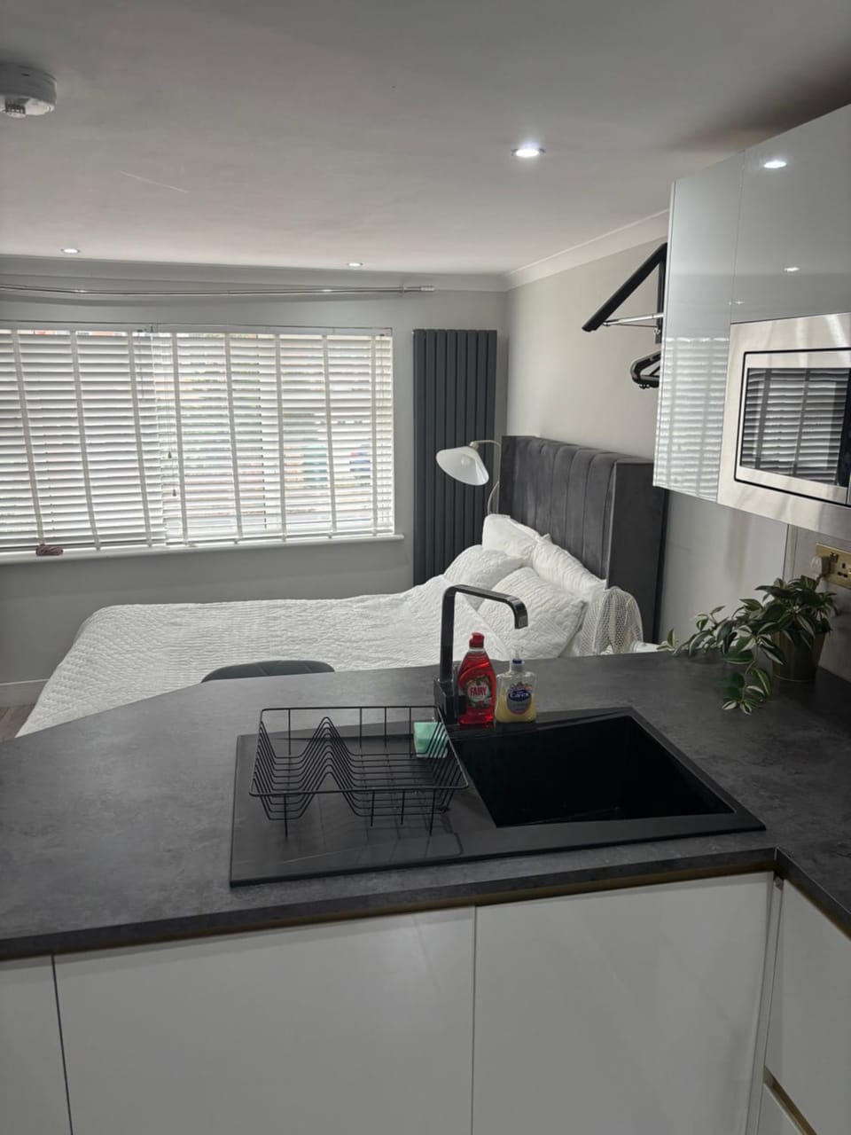 Umazis Bespoke Properties- The Hyde Apartment in Edgware
