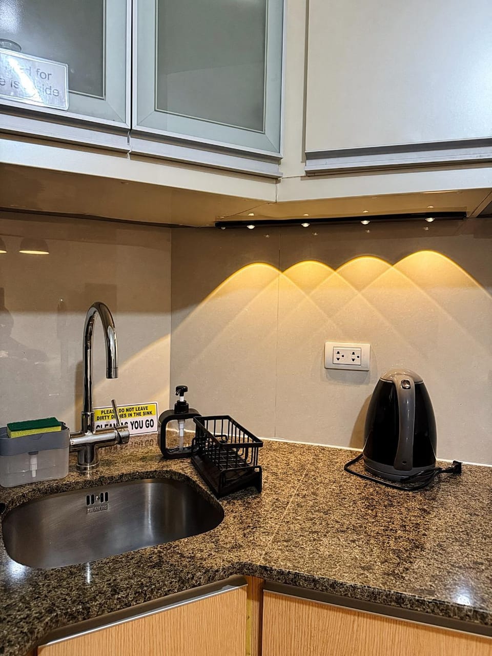 Kai cabins NAIA 3 walking distance Newport City Pasay Cabin in Pasay