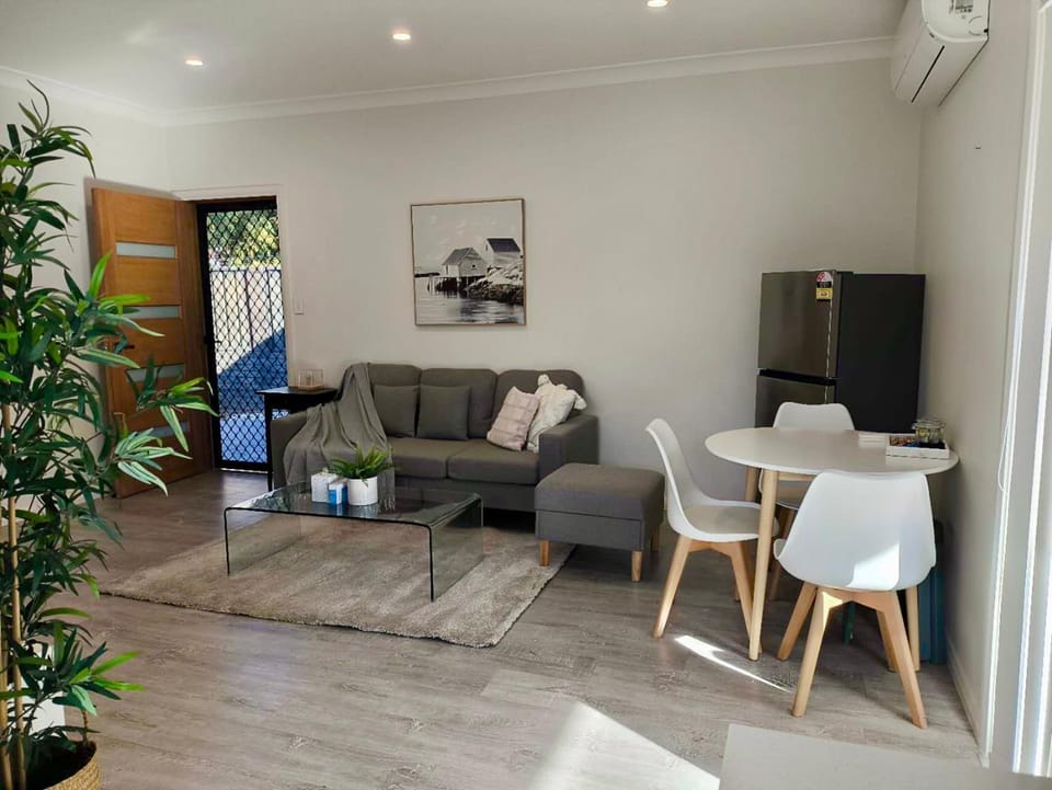 Living room, Seating area, Dining area, air conditioner