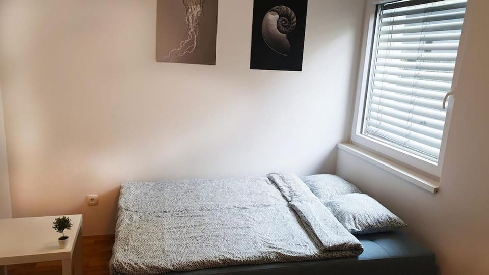 Sweet Vibes Studio at Šiška district, with Parking Apartment in Ljubljana