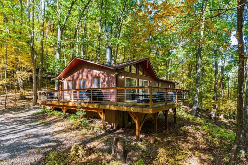 Wooded Nest, Cozy 3BR Chalet Near Spas & Hiking Country House in Shenandoah Valley