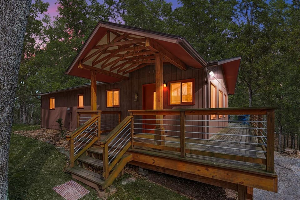 Wooded Nest, Cozy 3BR Chalet Near Spas & Hiking Country House in Shenandoah Valley
