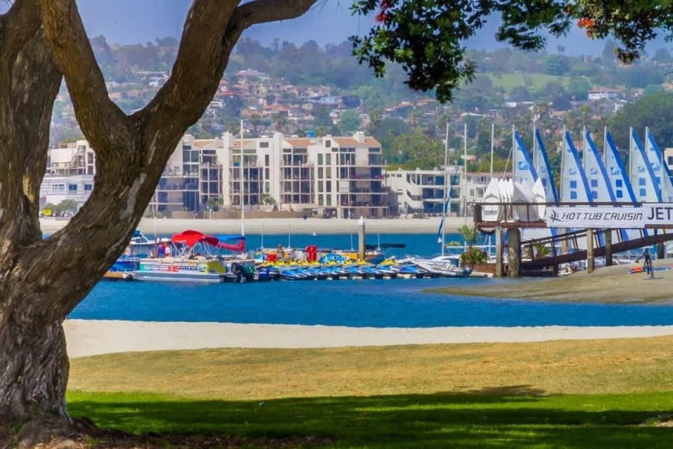 Bayside Gem - Beachfront - Vibrant - Ocean Breeze House in Mission Beach