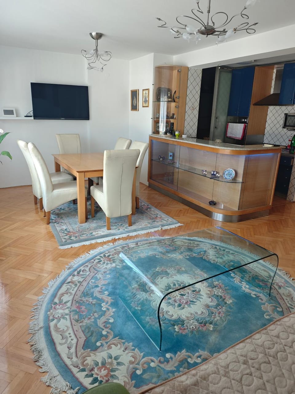 Communal lounge/ TV room, Kitchen or kitchenette, Living room, Seating area, Dining area