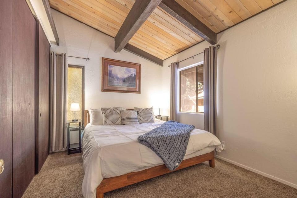 New Summit House Slopes, Lake, Village, Yard, AC House in Big Bear