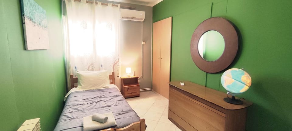 Bed, Photo of the whole room, Bedroom, air conditioner