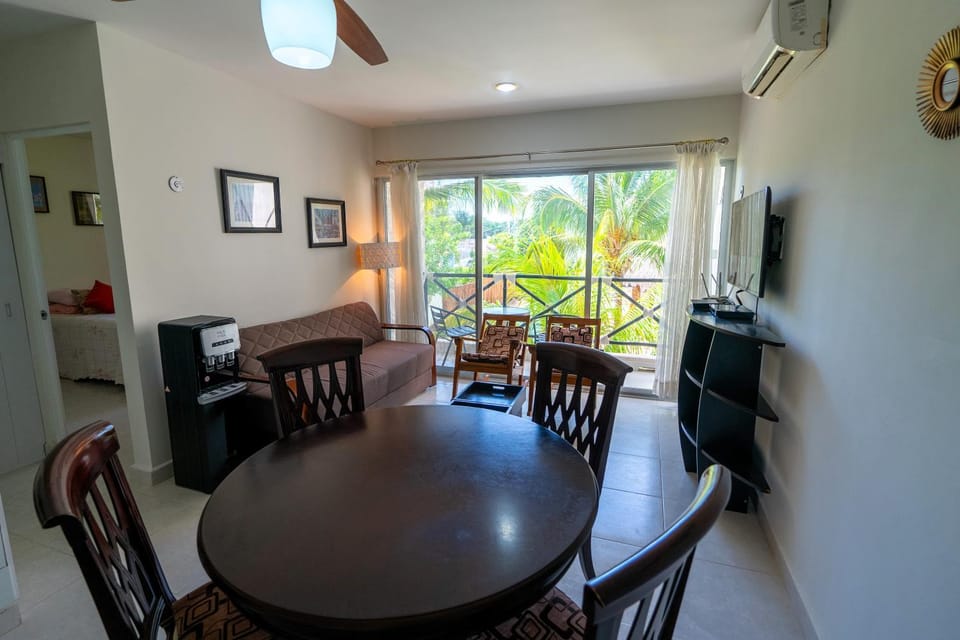 TV and multimedia, Balcony/Terrace, Living room, Dining area, Garden view, air conditioner