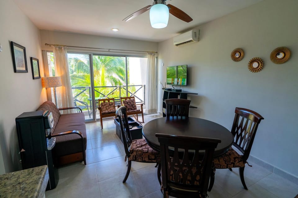 TV and multimedia, Balcony/Terrace, Living room, Seating area, Dining area, air conditioner
