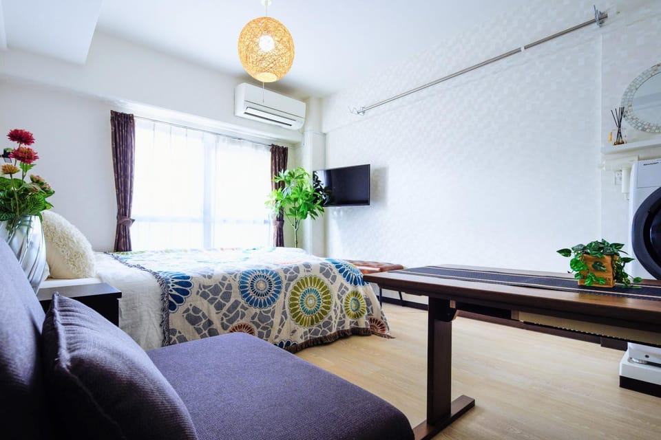 Bed, Dining area