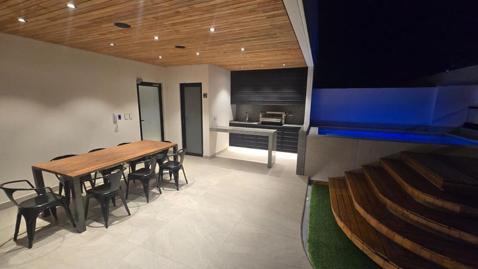 Dining area, Swimming pool, pet friendly