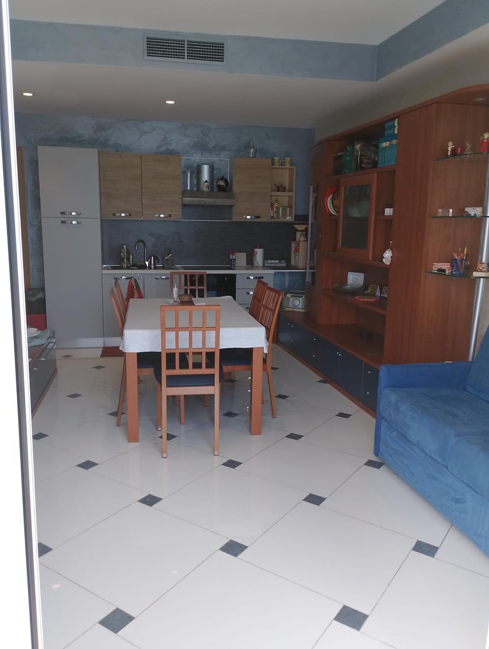 Kitchen or kitchenette, Living room