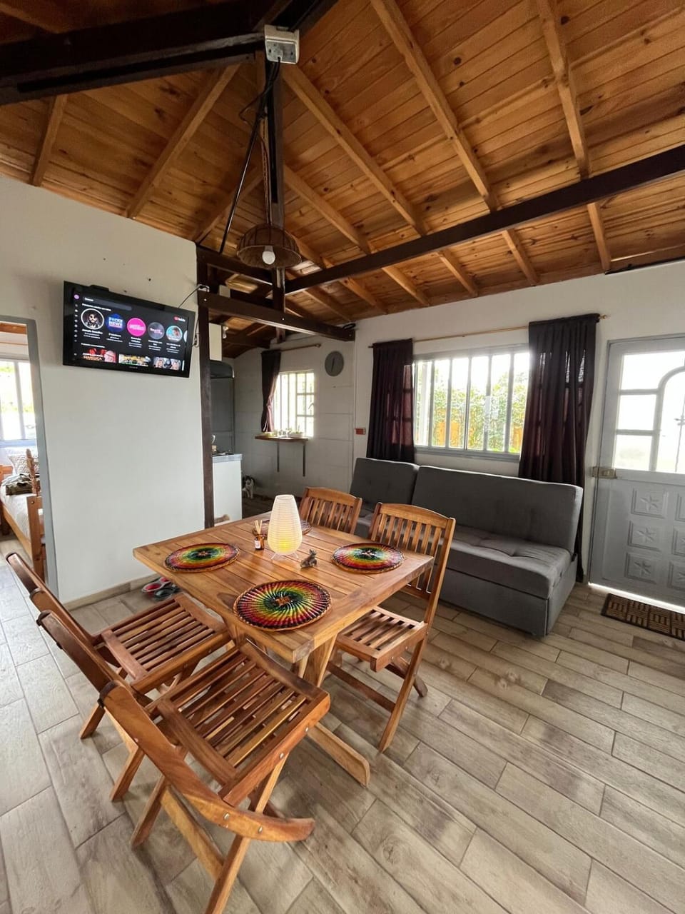 Seating area, Dining area