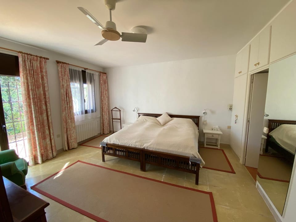 Property building, Bed, Photo of the whole room, Bedroom