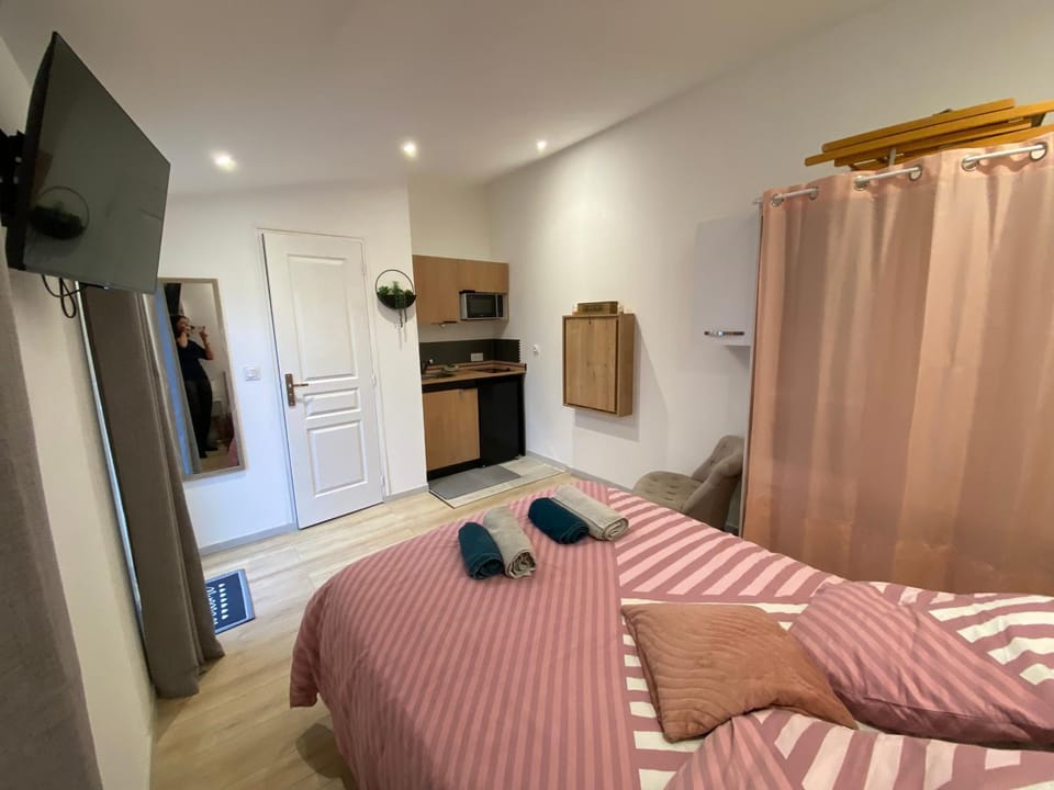 Maisonnette cosy au calme, local velos, terrasse jardin House in Nouvelle-Aquitaine