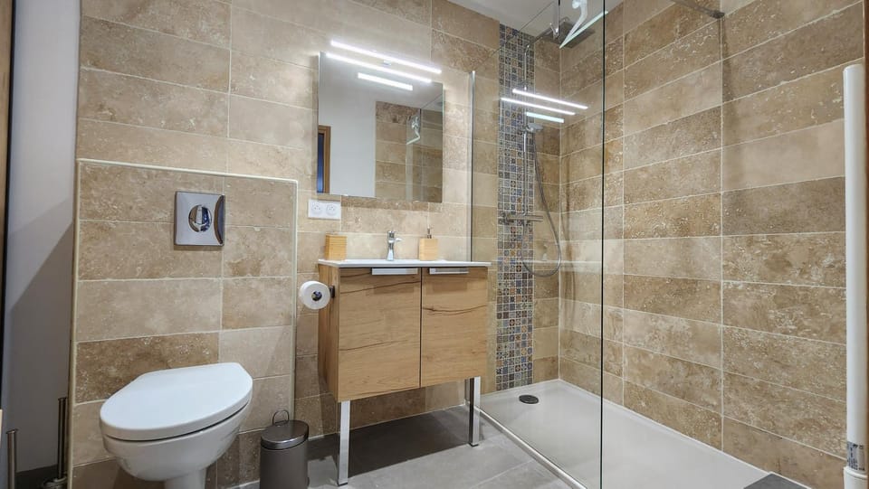 Shower, Toilet, Bathroom