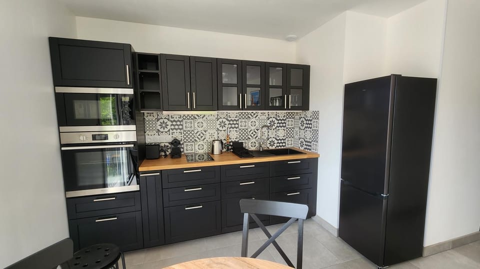 Kitchen or kitchenette, dishwasher, oven, stove