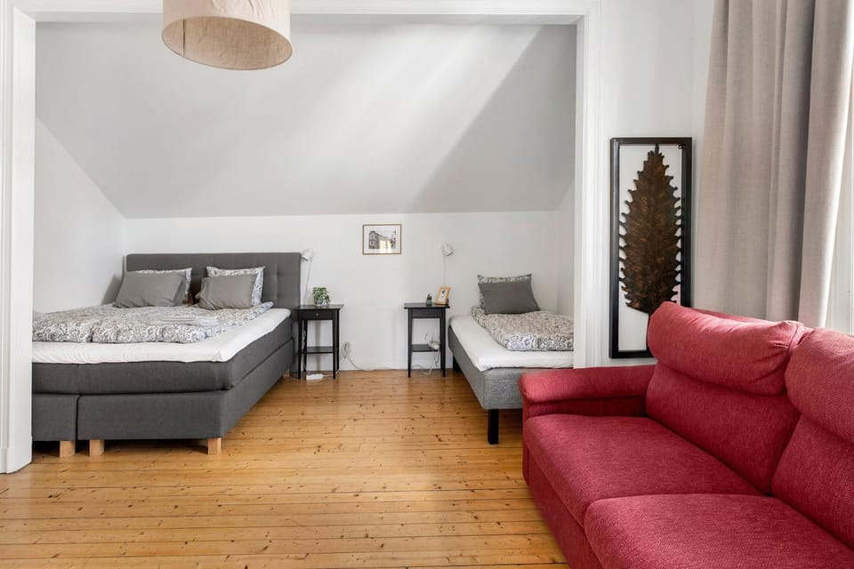 Bed, Photo of the whole room, Seating area, Bedroom