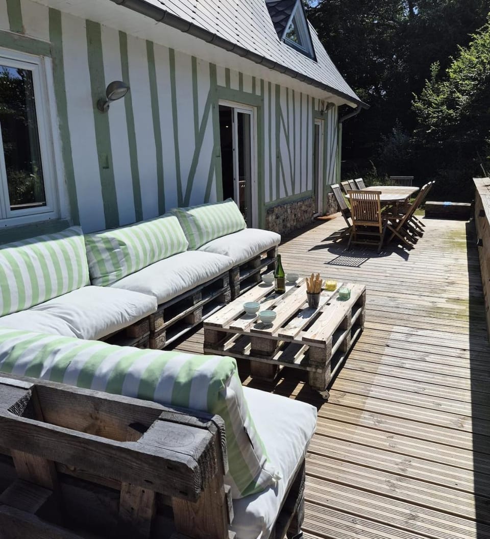 Patio, Balcony/Terrace, Living room, sunbed