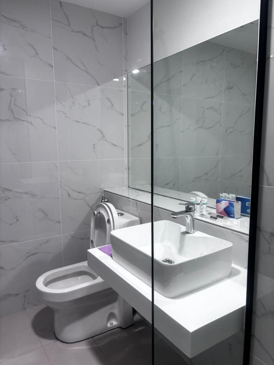 VETRO 11 beside QEH1 DELUXE STUDIO 4-5PAX ROOM by GC Apartment in Kota Kinabalu