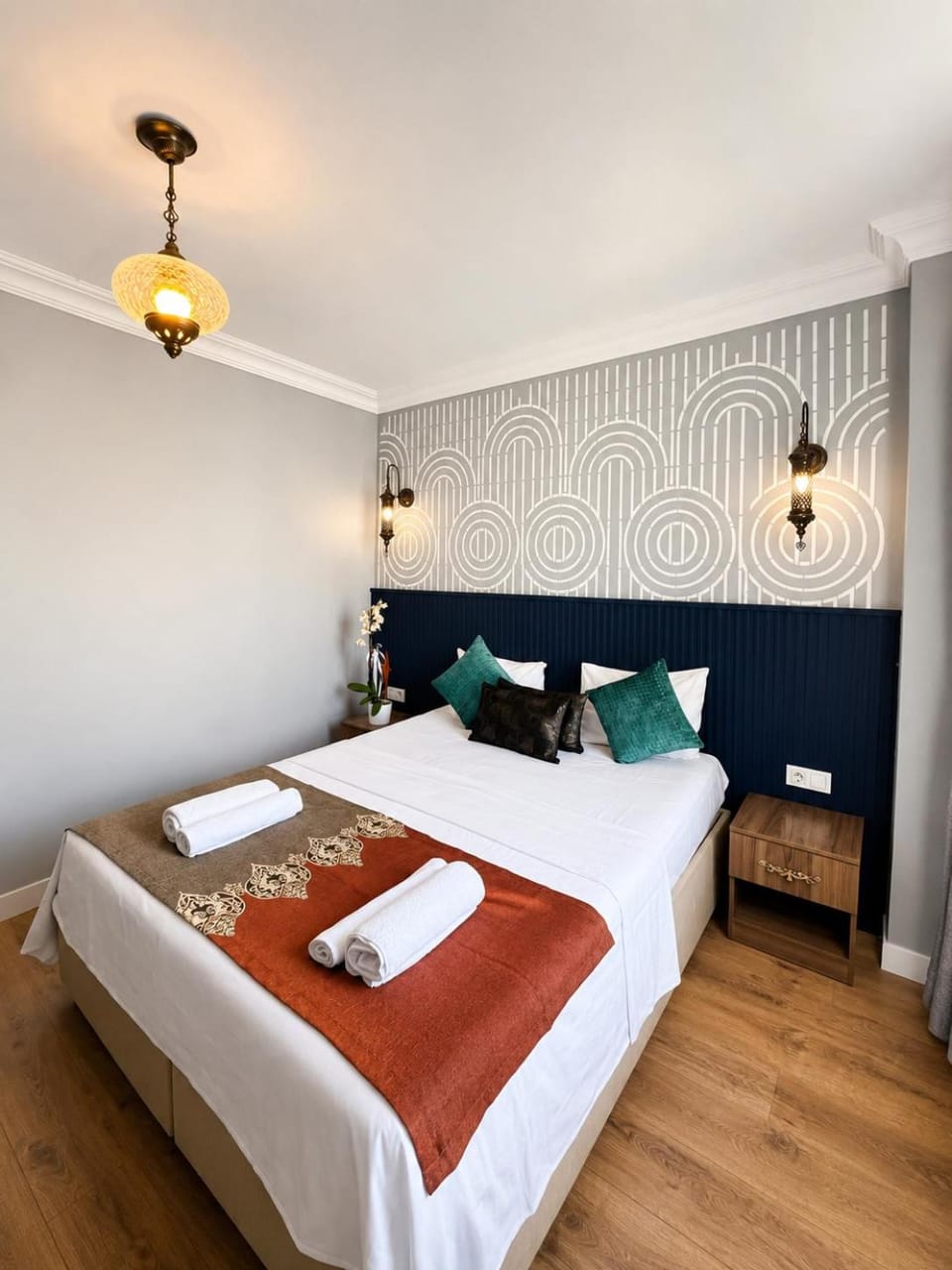 Bed, Photo of the whole room, Bedroom, towels