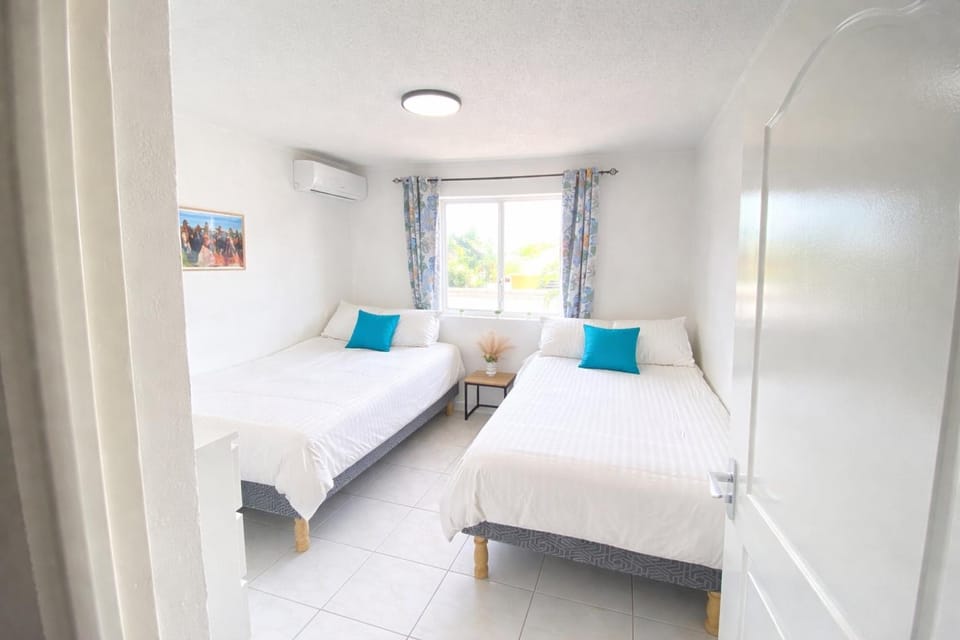 NEW - Bendishon Villa - 5 Bedroom Villa House in Curaçao