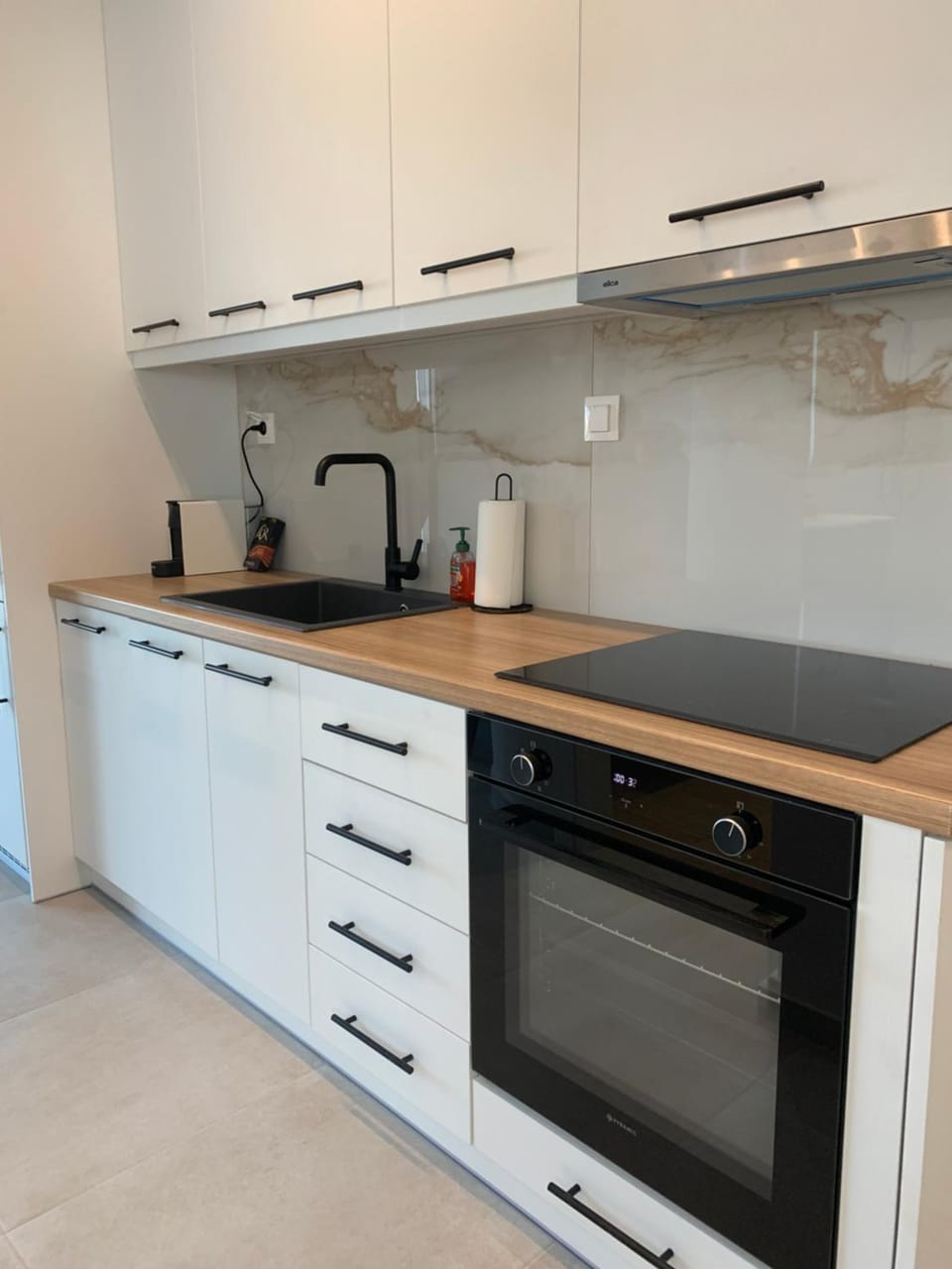 Kitchen or kitchenette, dishwasher, stove