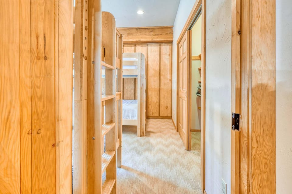 Cozy Private Ranch Cabin Whistle Lake Suite Sleeps 6 Cabin in Anacortes