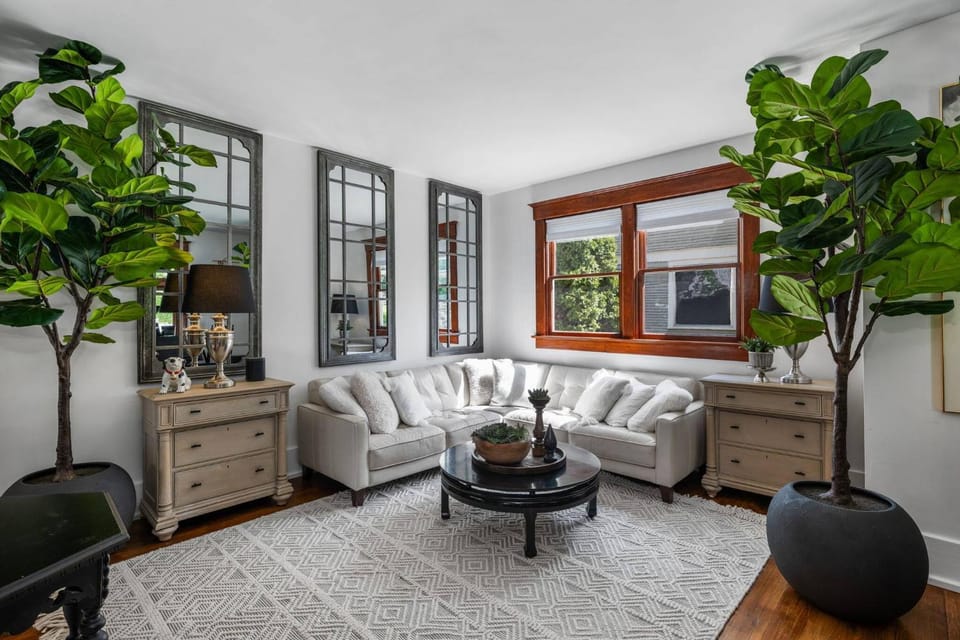 Living room, Decorative detail, Seating area