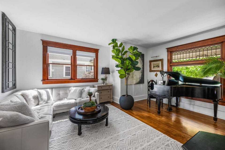 TV and multimedia, Living room, Photo of the whole room, Seating area, Entertainment