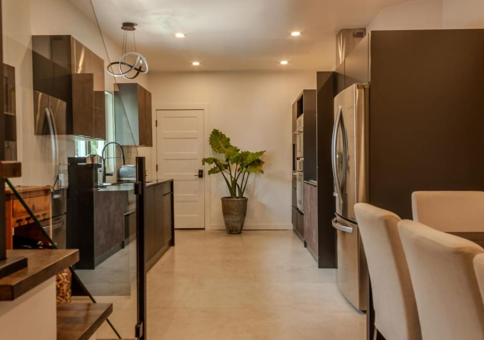 Kitchen or kitchenette, Dining area, oven, air conditioner