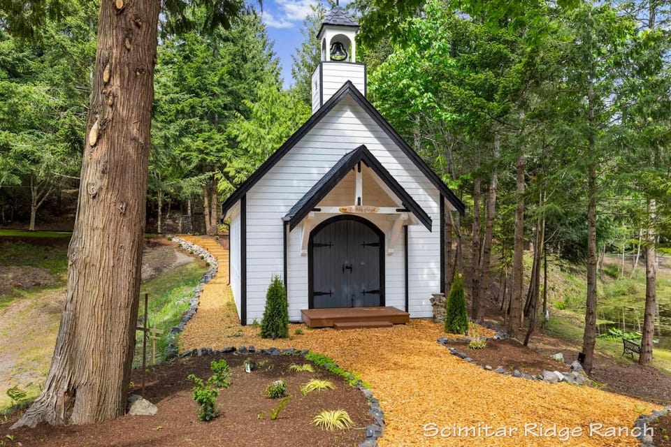 2-Cabin Ranch Retreat Near Lake Trails Sleeps 15 Cabin in Anacortes