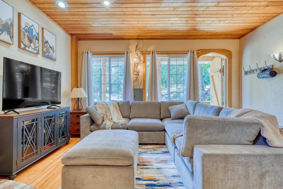 Private Ranch 2BR Cabin Retreat Sleeps 9 Cabin in Anacortes