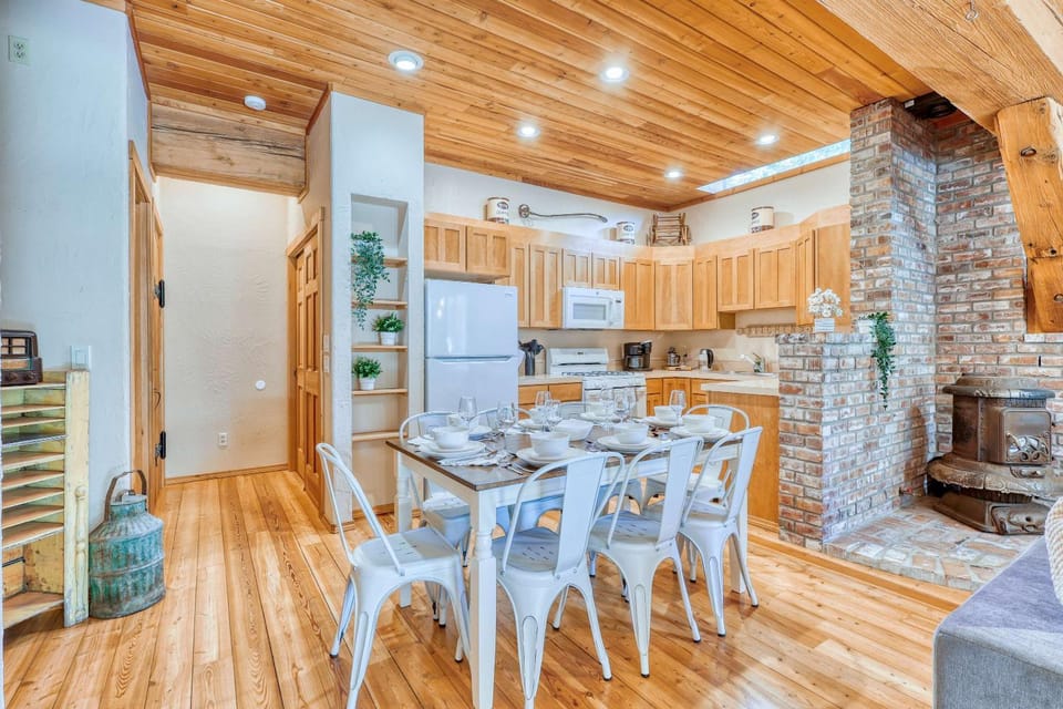 Private Ranch 2BR Cabin Retreat Sleeps 9 Cabin in Anacortes