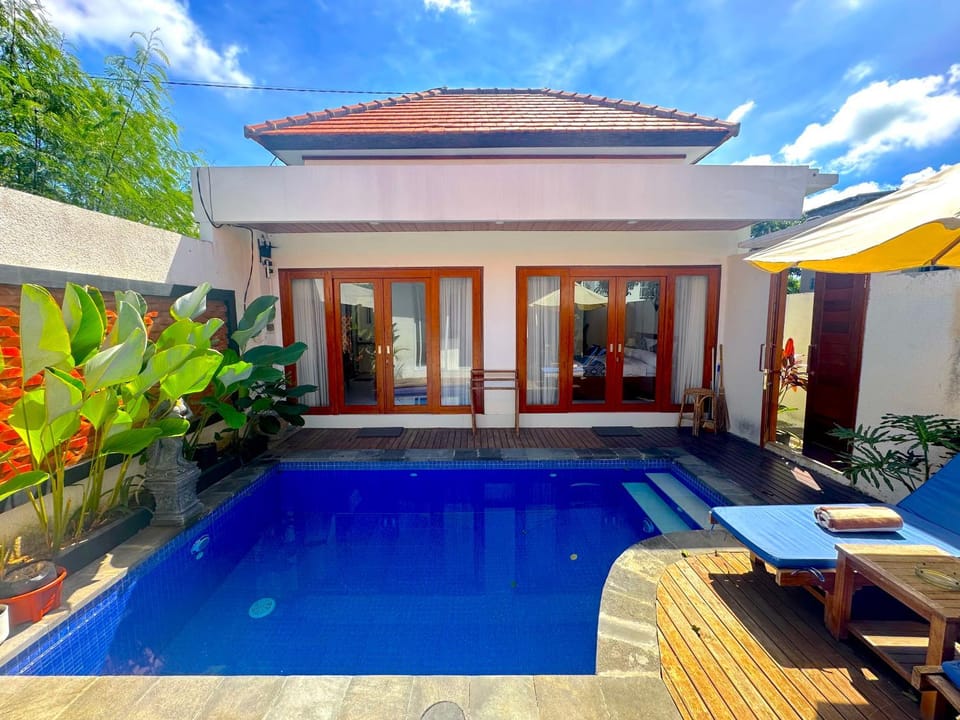 Property building, Pool view, Swimming pool, sunbed