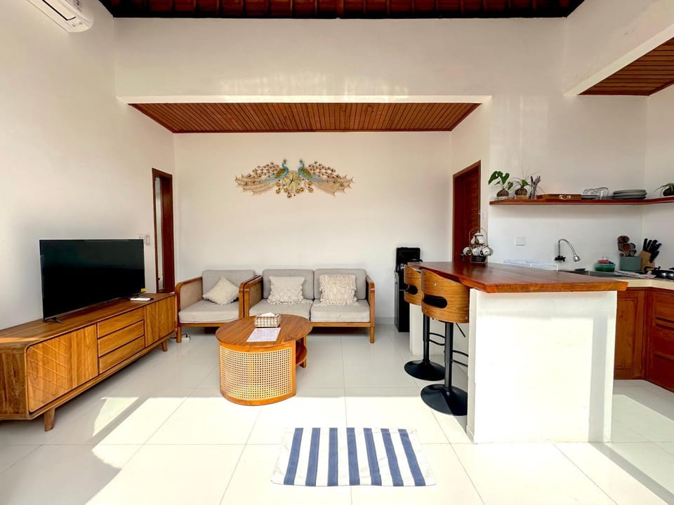TV and multimedia, Kitchen or kitchenette, Living room, Seating area