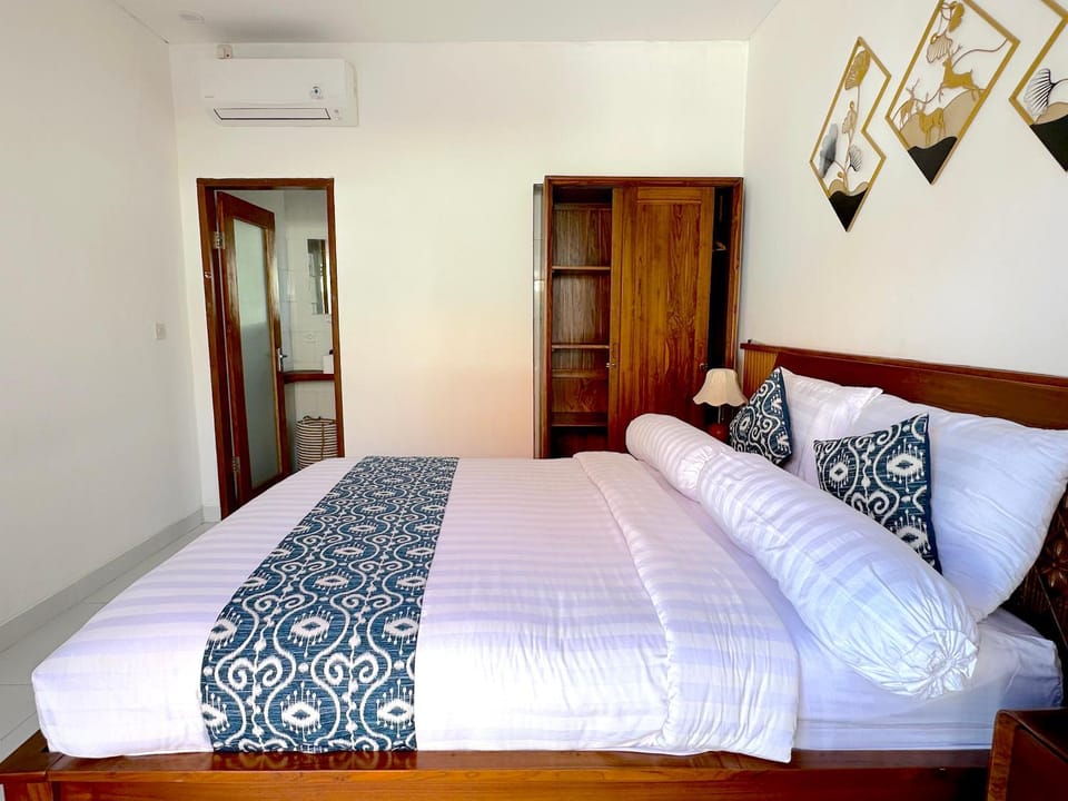 Bed, Photo of the whole room, Bedroom, wardrobe, air conditioner