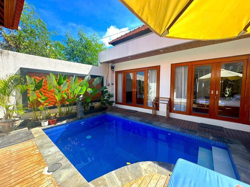 Property building, Pool view, Swimming pool